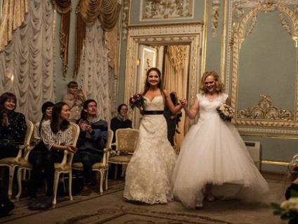Esküvői nélkül a vőlegény Szentpéterváron először rögzített házasságából két lány - hírek Magyarországon