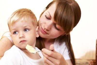 Mi a teendő, ha a hányás a gyermek 3 éves (hogy megkönnyítse az egészségügyi bébi) Mi a teendő, ha a hányás a gyermek 3 éves