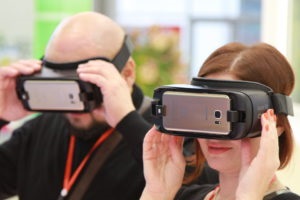 Kiterjesztett valóság és a virtuális (valós) Kiterjesztett és a virtuális valóság