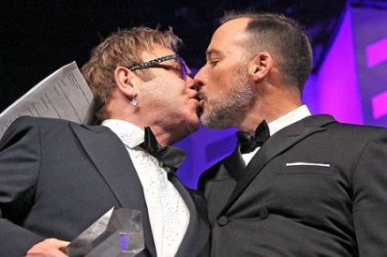 Elton Dzhon házas vagy megnősült (Elton John fotó) Elton Dzhon házas vagy megnősült