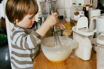 Hogyan kell tanítani a gyermeket, hogy főzni, vagy játszani anya