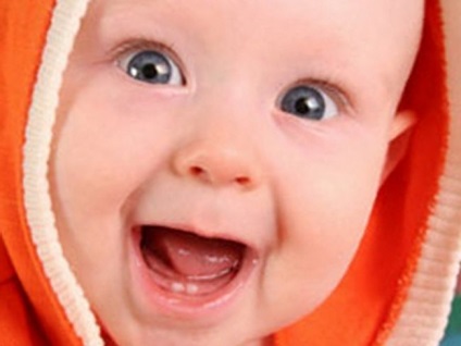 Honnan tudod, hogy a baba fogzási tünetek megjelenése fogak, fotók a folyamat lépések