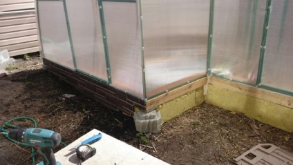 Hogyan építsünk egy tyúkól üvegházban polikarbonát téli és nyári