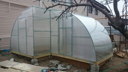 Hogyan építsünk egy tyúkól üvegházban polikarbonát téli és nyári