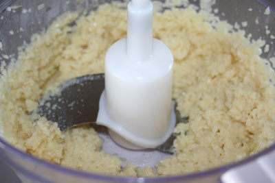 Hogyan kell tartani hámozott fokhagyma (hűtőszekrényben és egyéb módszerekkel)