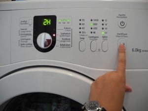 Hogyan mossa helyesen a dolgokat kézzel és mosógépben