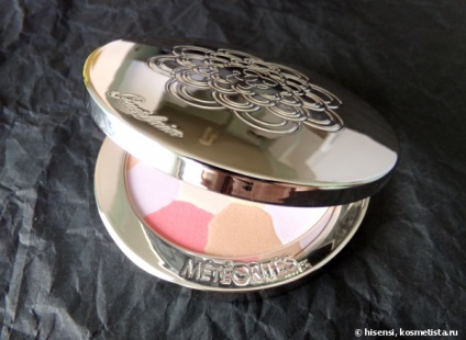 Préselt por tökéletes ragyogást Guerlain meteoritok kompakt fény felfedi por (Spring Collection 2015) Kompakt por tökéletes ragyogást Guerlain meteoritok kompakt fény felfedi por