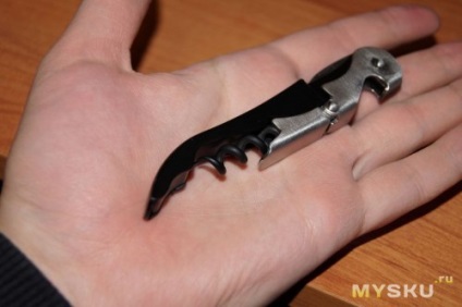 Sommelier késsel vagy egyszerűen egy praktikus dugóhúzó