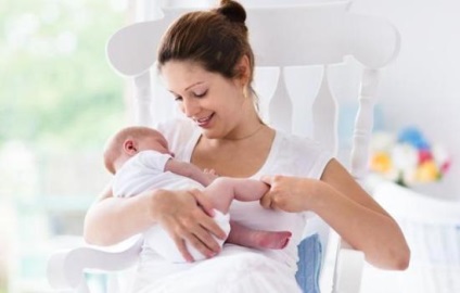 Étkezés szoptató anyákat az első hónapban, amit a előnyei és hátrányai az egyes
