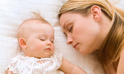 Miért újszülött nem alszik napközben lehetséges okai
