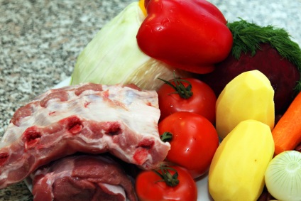 Előállítása borscht (tálban) Előállítása borscht