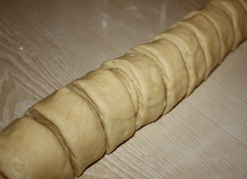 Cukor Bun, hogyan kell főzni - egy bevált recept lépésről lépésre képekkel a finom blog (zsemle) Cukor Bun, hogyan kell főzni - egy bevált recept lépésről lépésre képekkel a finom blog