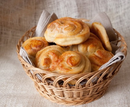 Cukor Bun, hogyan kell főzni - egy bevált recept lépésről lépésre képekkel a finom blog (zsemle) Cukor Bun, hogyan kell főzni - egy bevált recept lépésről lépésre képekkel a finom blog