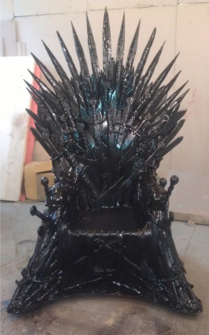 Végezzük el a trónt a széke kezével - a királyi trón - mikron része az első ország a művészek