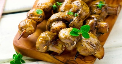 Gombák a grill - grill receptek a tűz és a pác majonézzel, szójaszósz (shish kebab) Gombák a grill - grill receptek a tűz és a pác majonézzel, szójaszósz