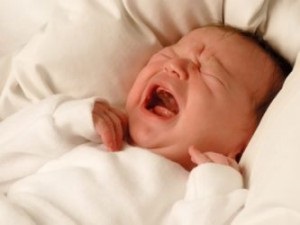 Скільки повинен спати новонароджена дитина в добу