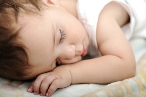 Скільки потрібно спати дитині @ сон малюка