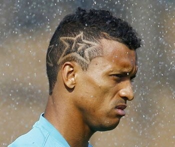 Vágás és frizura foci (soccer frizura Bakari) Hajvágás és frizura labdarúgók