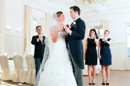 Esküvői jelek, vagy milyen színű legyen a menyasszonyi ruha, a portál szőke