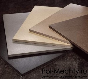 Fektetése porcelán csempe a padlón a kezüket működik a technológia (működik) Fektetése porcelán csempe a padlón a kezüket a technológia működését