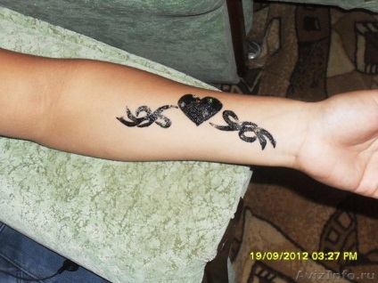 Ideiglenes tetoválás egy évre otthon henna vagy ceruzát tart, fotók és videó