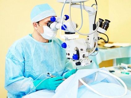Műtét az üvegtest és a retina a klinikán, „három”