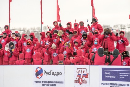 Jégkorong határok nélkül sportolók Magyarországon és Kínában játszott barátságos mérkőzést jégen határán Amur folyó