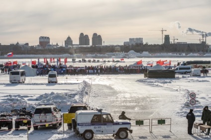 Jégkorong határok nélkül sportolók Magyarországon és Kínában játszott barátságos mérkőzést jégen határán Amur folyó