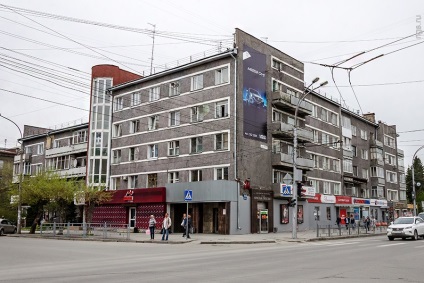 Élünk, mint egy puskaporos hordó „(élő) Élünk, mint egy puskaporos hordó