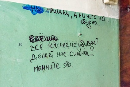 Élünk, mint egy puskaporos hordó „(élő) Élünk, mint egy puskaporos hordó