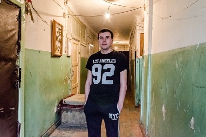 Élünk, mint egy puskaporos hordó „(visszavont ház) Élünk, mint egy puskaporos hordó