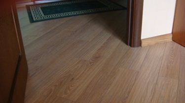 Jak położyć laminat po przekątnej z rękami przydatnych informacji i wskazówek na opakowaniu, opcje (rękami) Jak położyć laminat po przekątnej z rękami użyteczne informacje i wskazówki dotyczące pakowania, Opcje