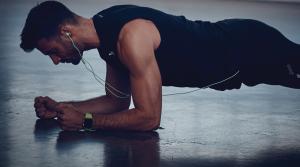 10 séances d'entraînement à domicile pour construire le muscle en moins de 20 minutes