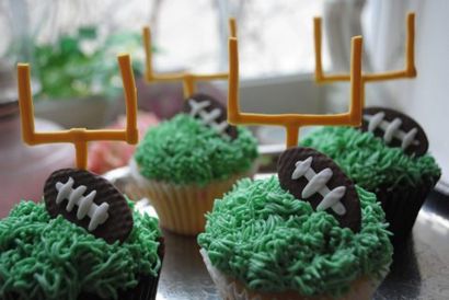 10 ehrfürchtige Möglichkeiten Fußball Cupcakes zu verzieren - Score Big At Your Superbowl Party, keine Ferien und