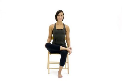 10 Chair Yoga Poses für Home Ordination