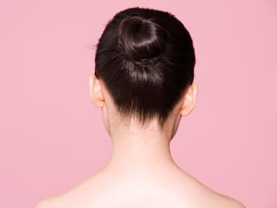 11 Bad Gewohnheiten, die Ihr Haar dünner