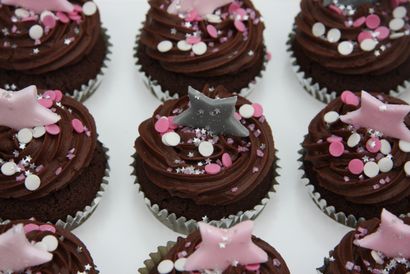 18. Geburtstag-Stern-Kuchen und Cupcakes - lovinghomemade