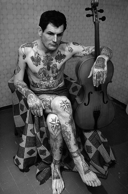 20 Designs foncé et ses Prison Tattoo (comment faire des tatouages de style prison) 20 foncé et ses Prison Tattoo Designs