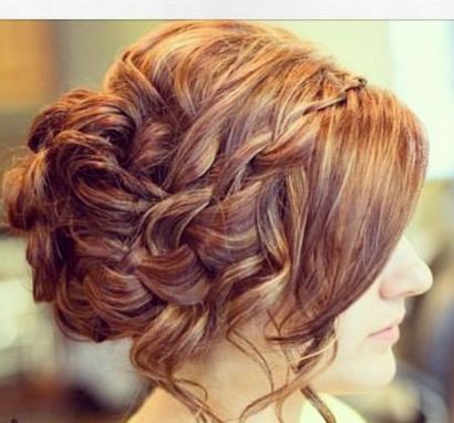 20 Einfache Updos für langes Haar