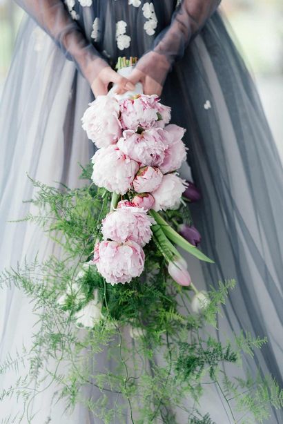 25 Cascade et longues bouquets de mariée