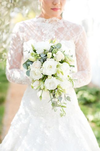 25 Cascade et longues bouquets de mariée