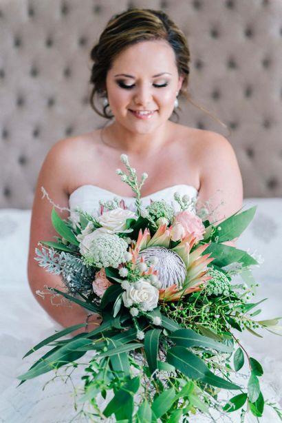 25 Cascade et longues bouquets de mariée