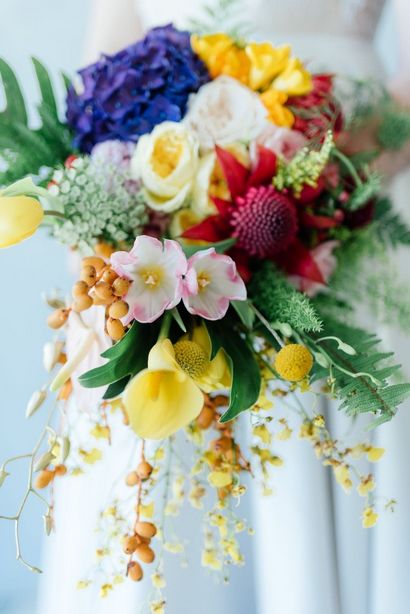 25 Cascade et longues bouquets de mariée