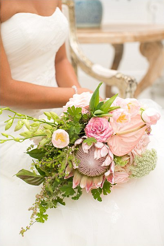 25 Cascade et longues bouquets de mariée