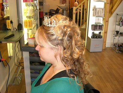 25 Hübsches Curly Updo Frisuren