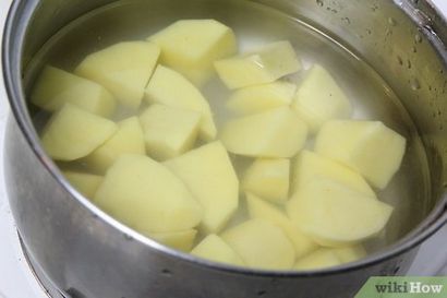 2 façons faciles à faire des pommes de terre simples Purée (avec photos)