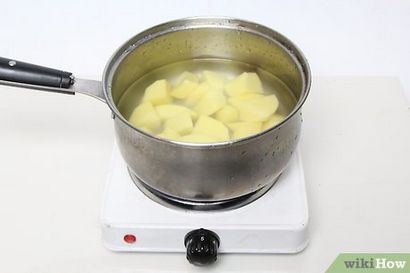 2 façons faciles à faire des pommes de terre simples Purée (avec photos)