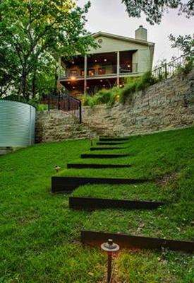 30 idées pour la conception verte de magnifiques sentiers de jardin en bois