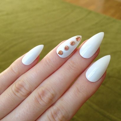 31 Court Pointy Nail Designs avec des images - Designs enjolivé