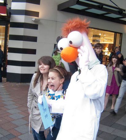 32 Beaker Costume, Quelque chose une semaine